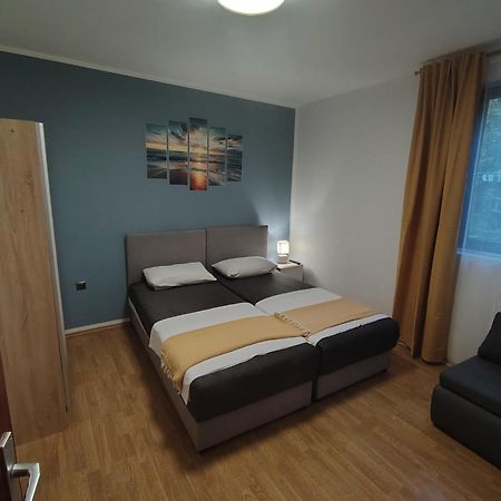 Apartman Hric -50M Od Plaze- Mali Lošinj Exteriör bild