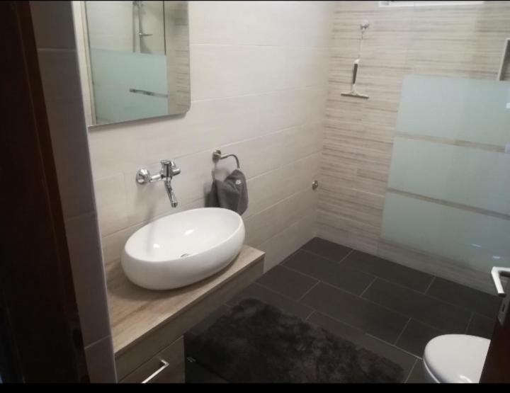 Apartman Hric -50M Od Plaze- Mali Lošinj Exteriör bild