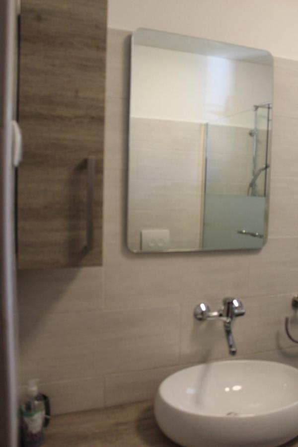 Apartman Hric -50M Od Plaze- Mali Lošinj Exteriör bild