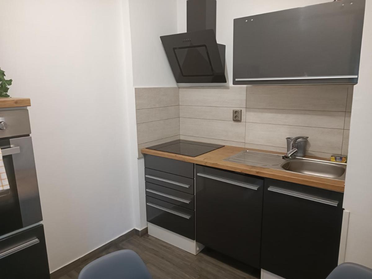 Apartman Hric -50M Od Plaze- Mali Lošinj Exteriör bild