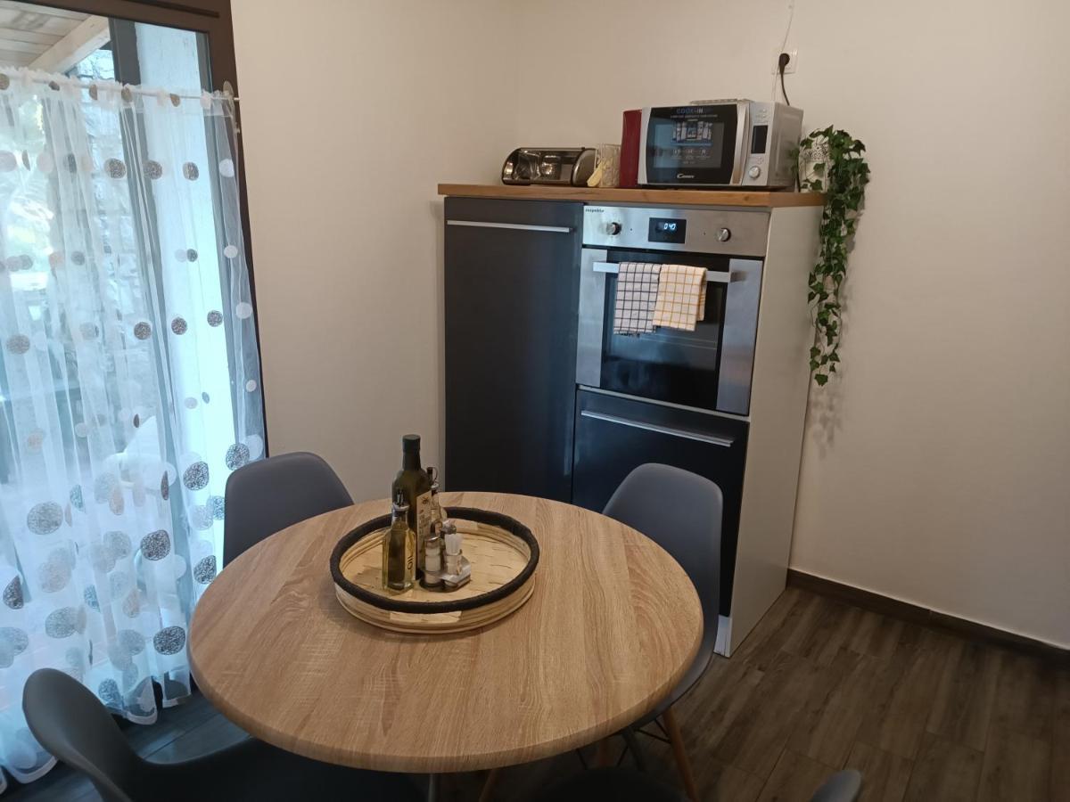 Apartman Hric -50M Od Plaze- Mali Lošinj Exteriör bild
