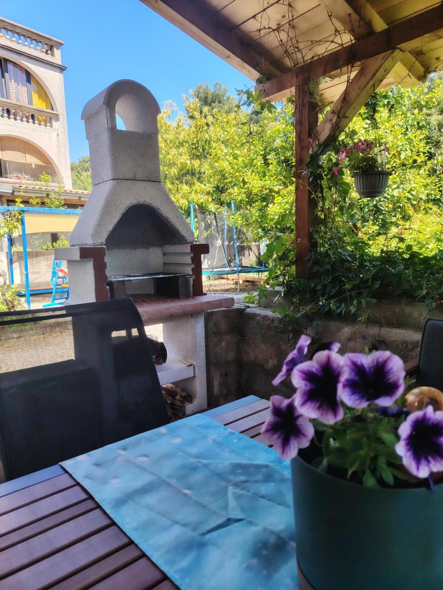 Apartman Hric -50M Od Plaze- Mali Lošinj Exteriör bild