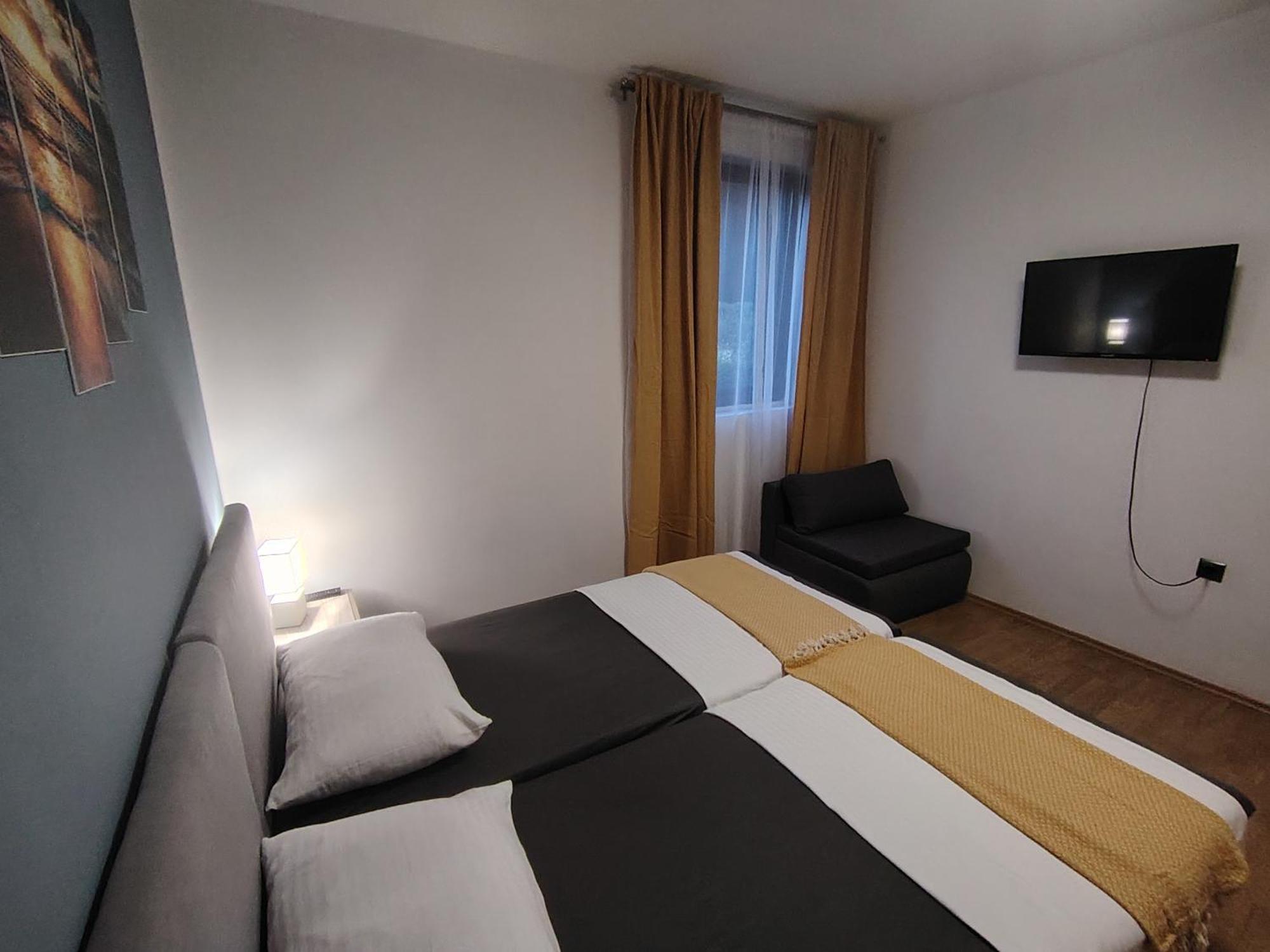 Apartman Hric -50M Od Plaze- Mali Lošinj Exteriör bild